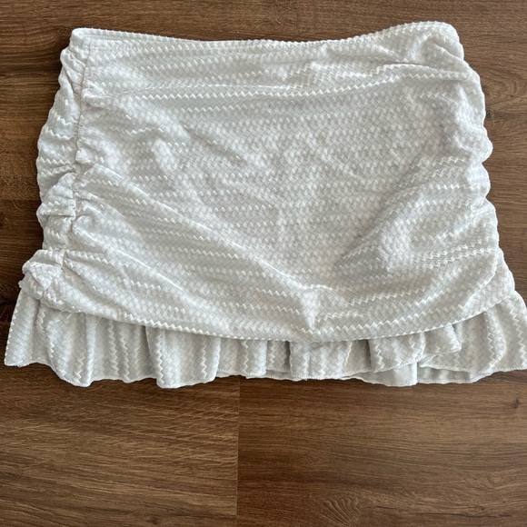 White Ruffle Mini Skirt - Picture 3 of 3